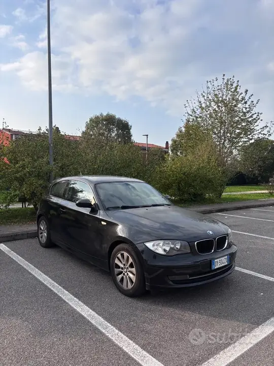 BMW 118 2009 photo 2