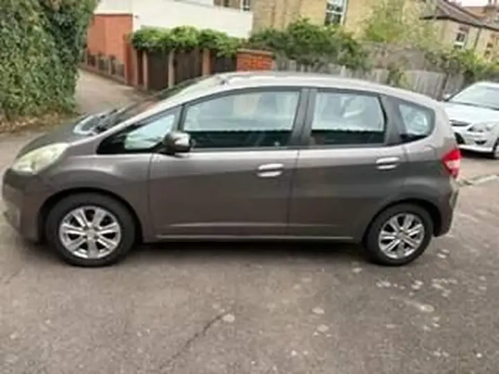 Honda Jazz 2012 photo 2