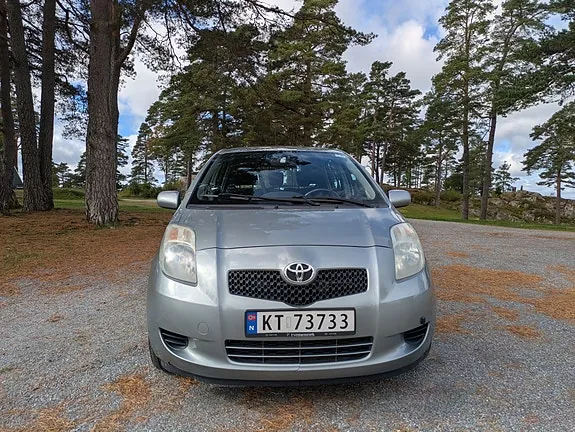 Toyota Yaris 2007 photo 2