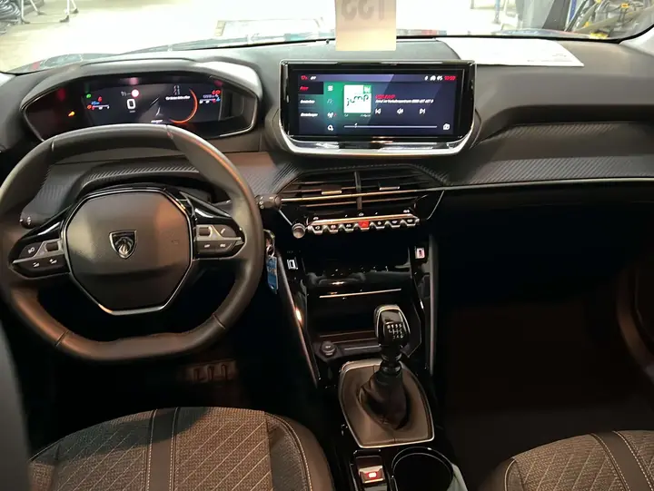 Peugeot 208 2025 photo 3