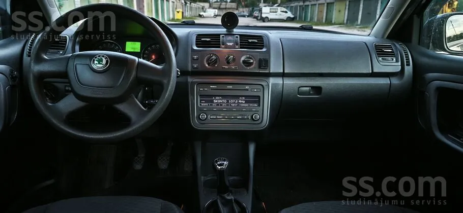 Skoda Fabia 2011 photo 5