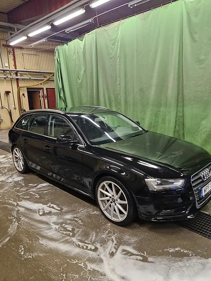 Audi A4 2013 photo 2