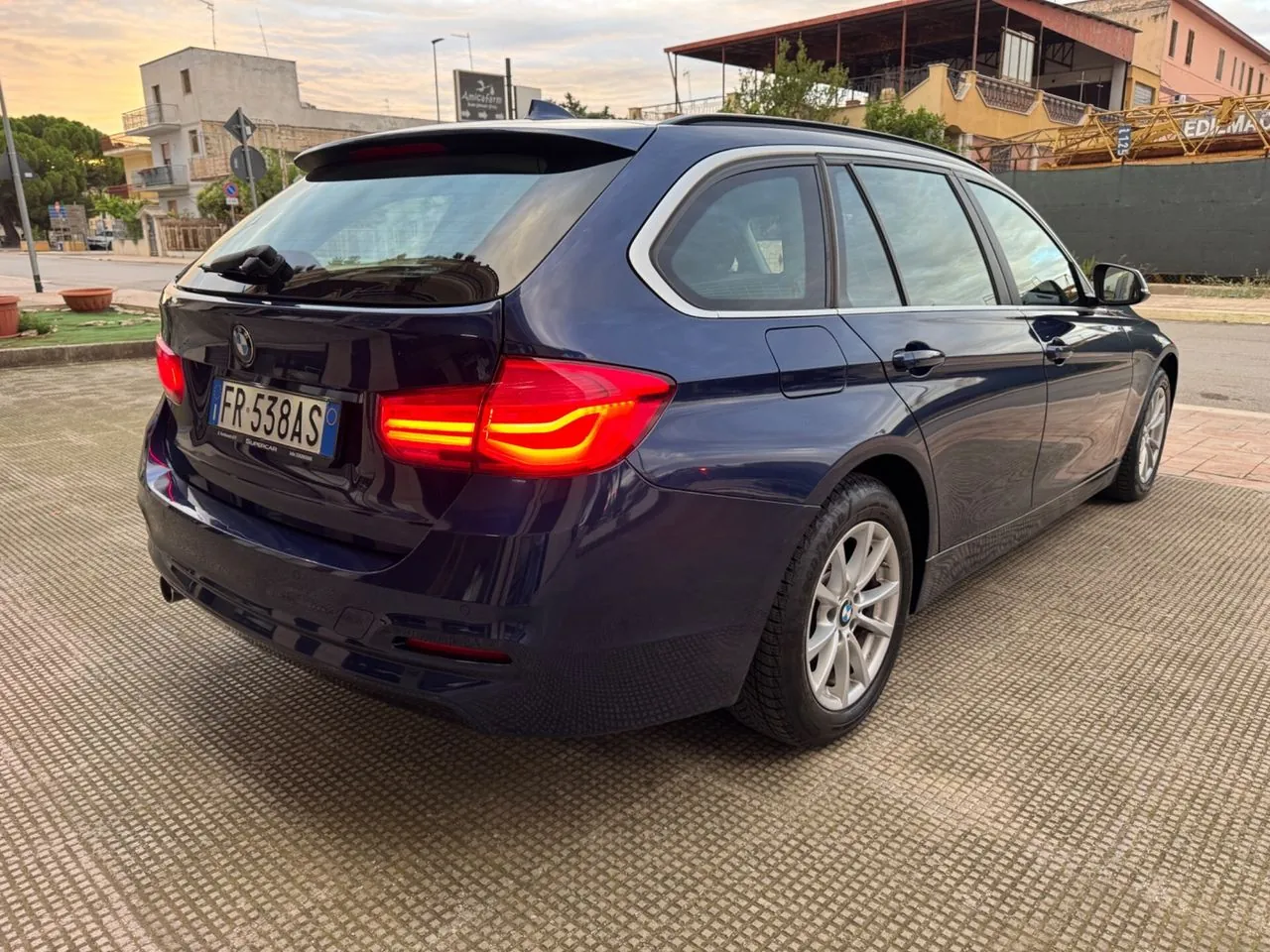 BMW 3 Series 2018 photo 3