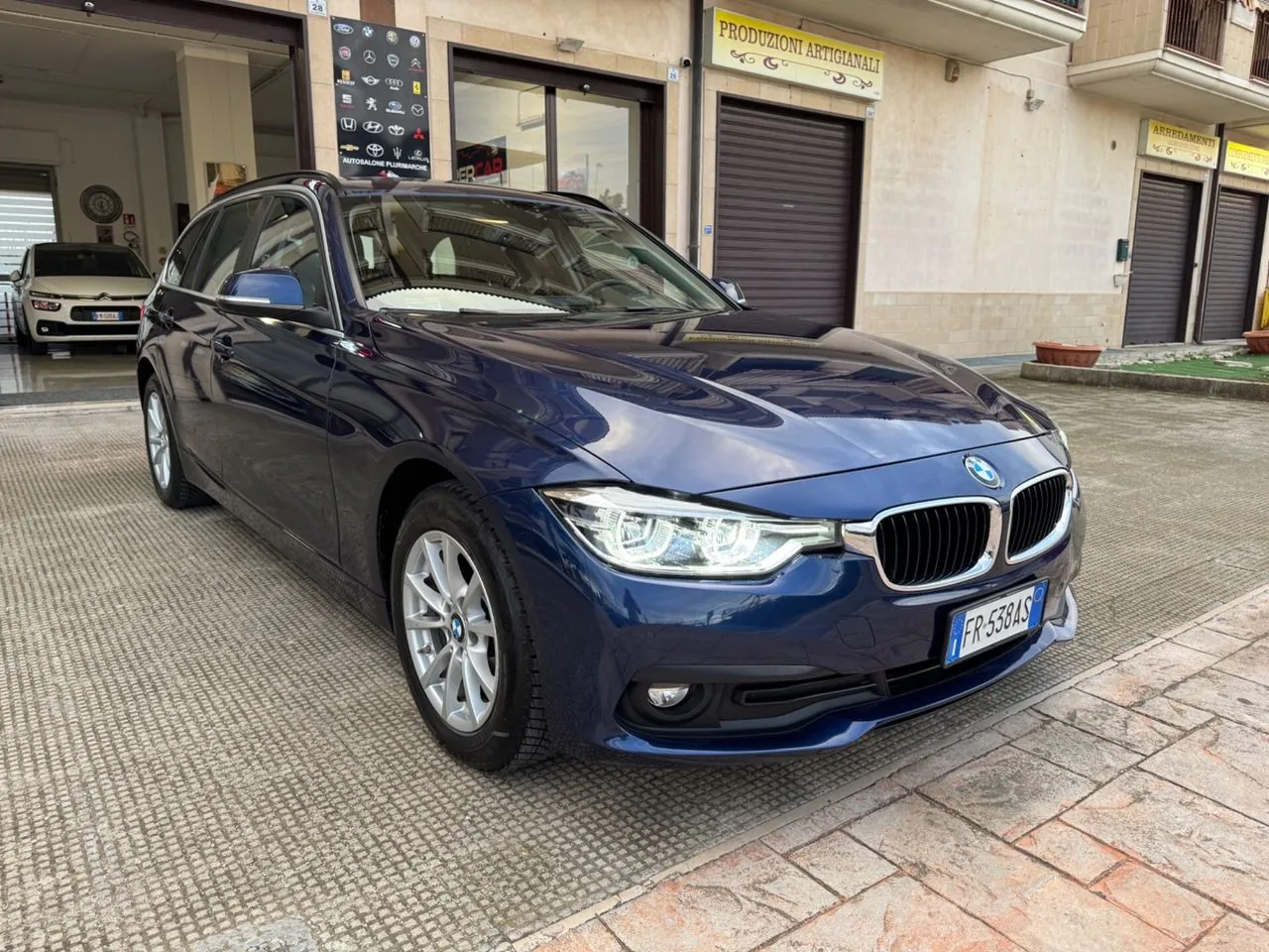 BMW 3 Series 2018 photo 2