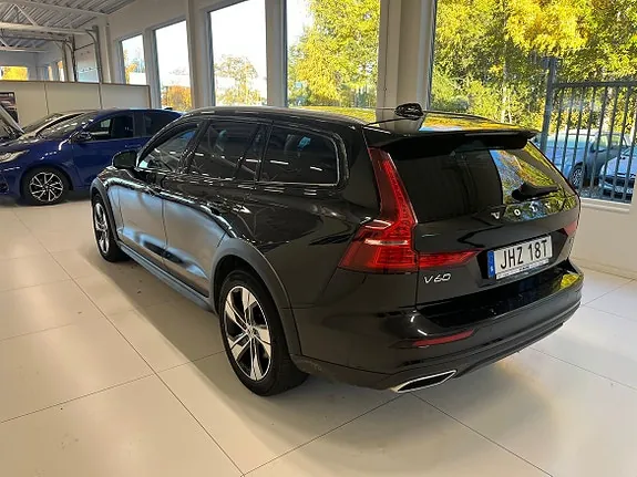 Volvo V60 Cross Country 2021 photo 4