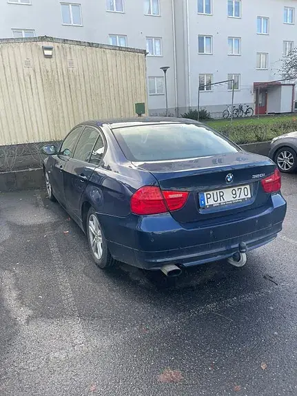 BMW 320I 2011 photo 4