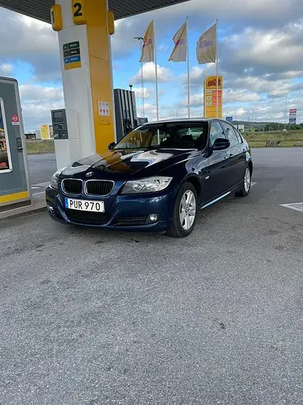BMW 320I 2011 photo 2