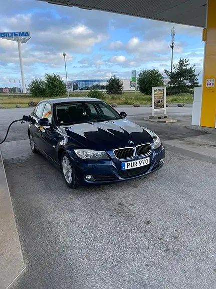 BMW 320I 2011 photo 3