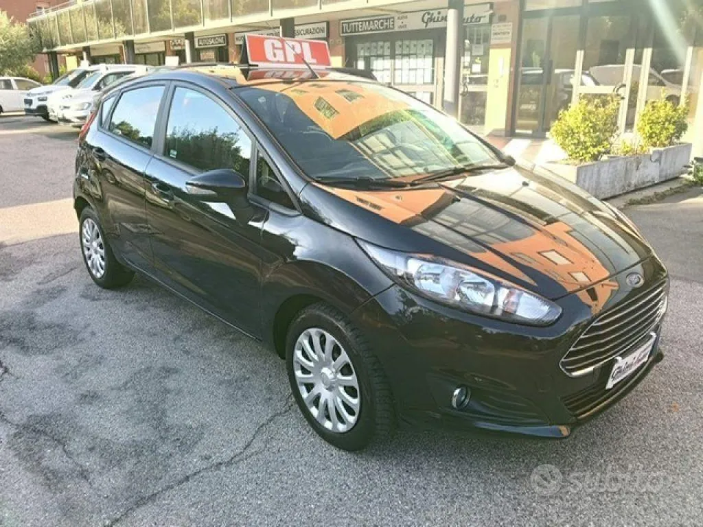 Ford Fiesta 2014 photo 2