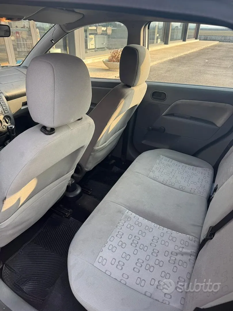Ford Fiesta 2003 photo 5