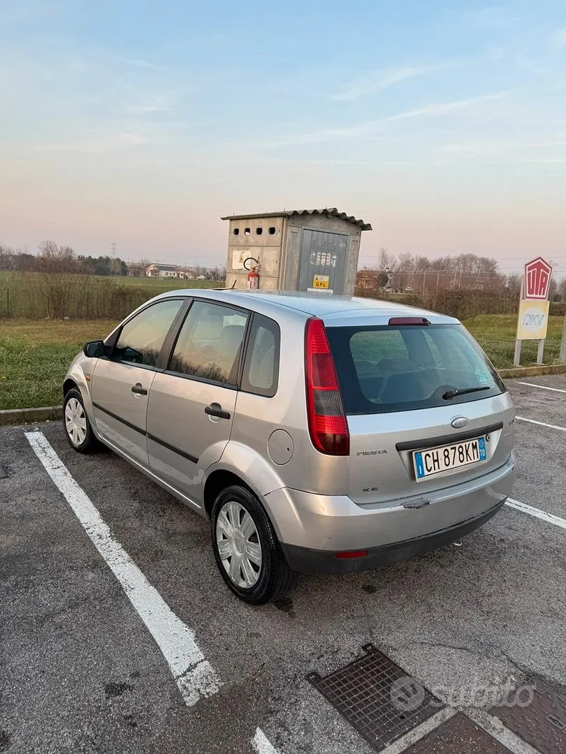 Ford Fiesta 2003 photo 3