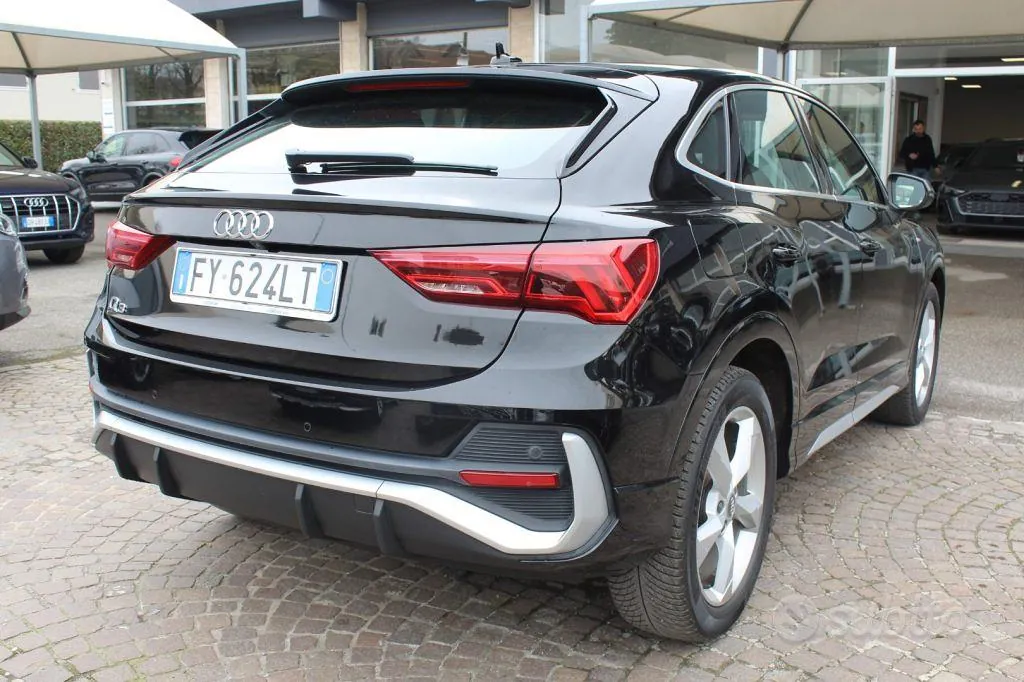 Audi Q3 2019 photo 2