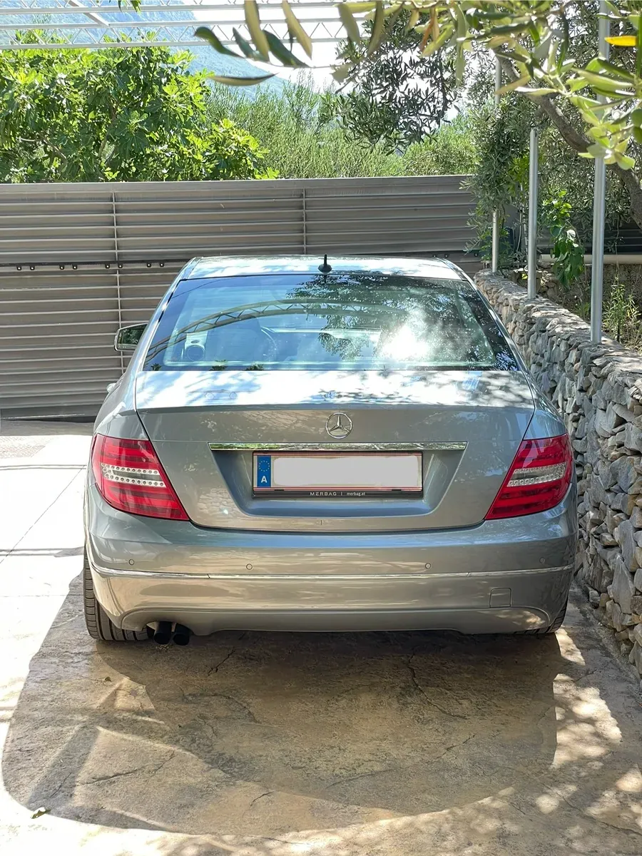 Mercedes-Benz C-Class 2011 photo 2