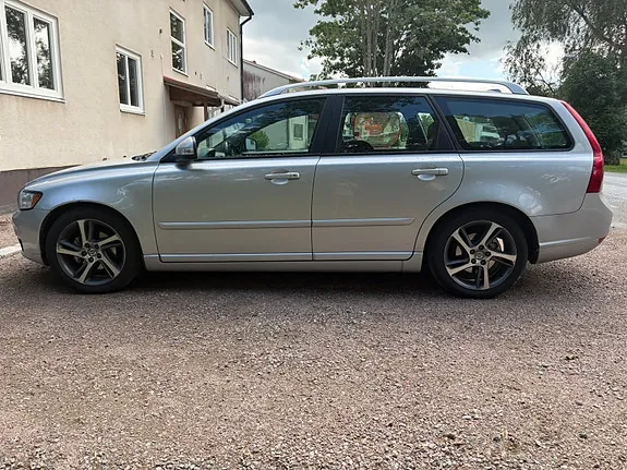 Volvo V50 2012 photo 2
