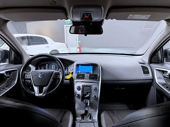 Volvo Xc60 2017 photo 2