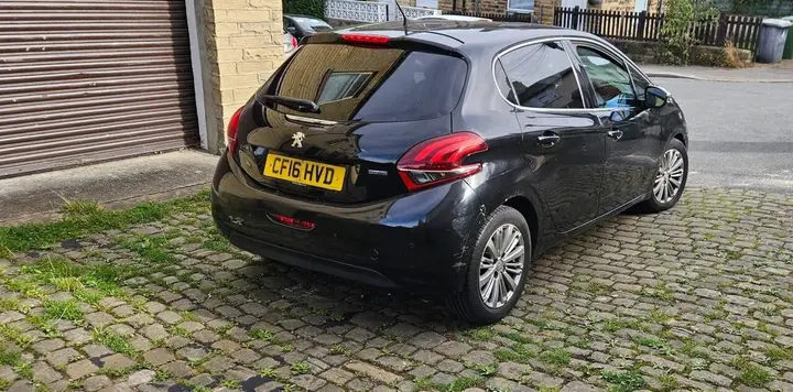 Peugeot 208 2016 photo 2