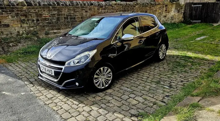 Peugeot 208 2016 photo 3