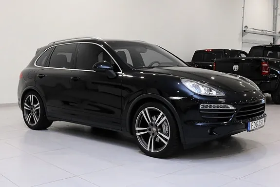Porsche Cayenne S 2011 photo 2