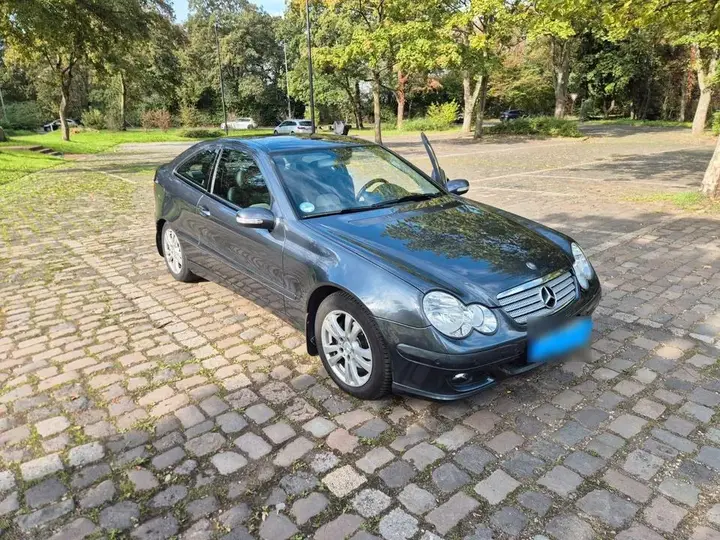 Mercedes-Benz 220