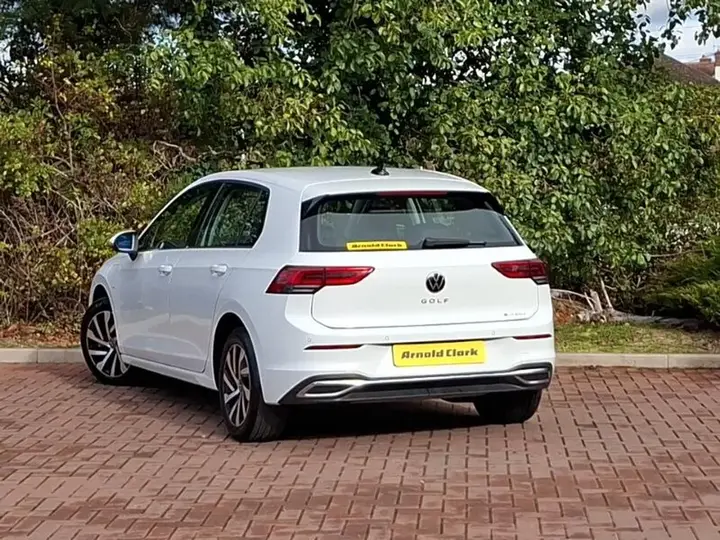 Volkswagen Golf 2023 photo 2