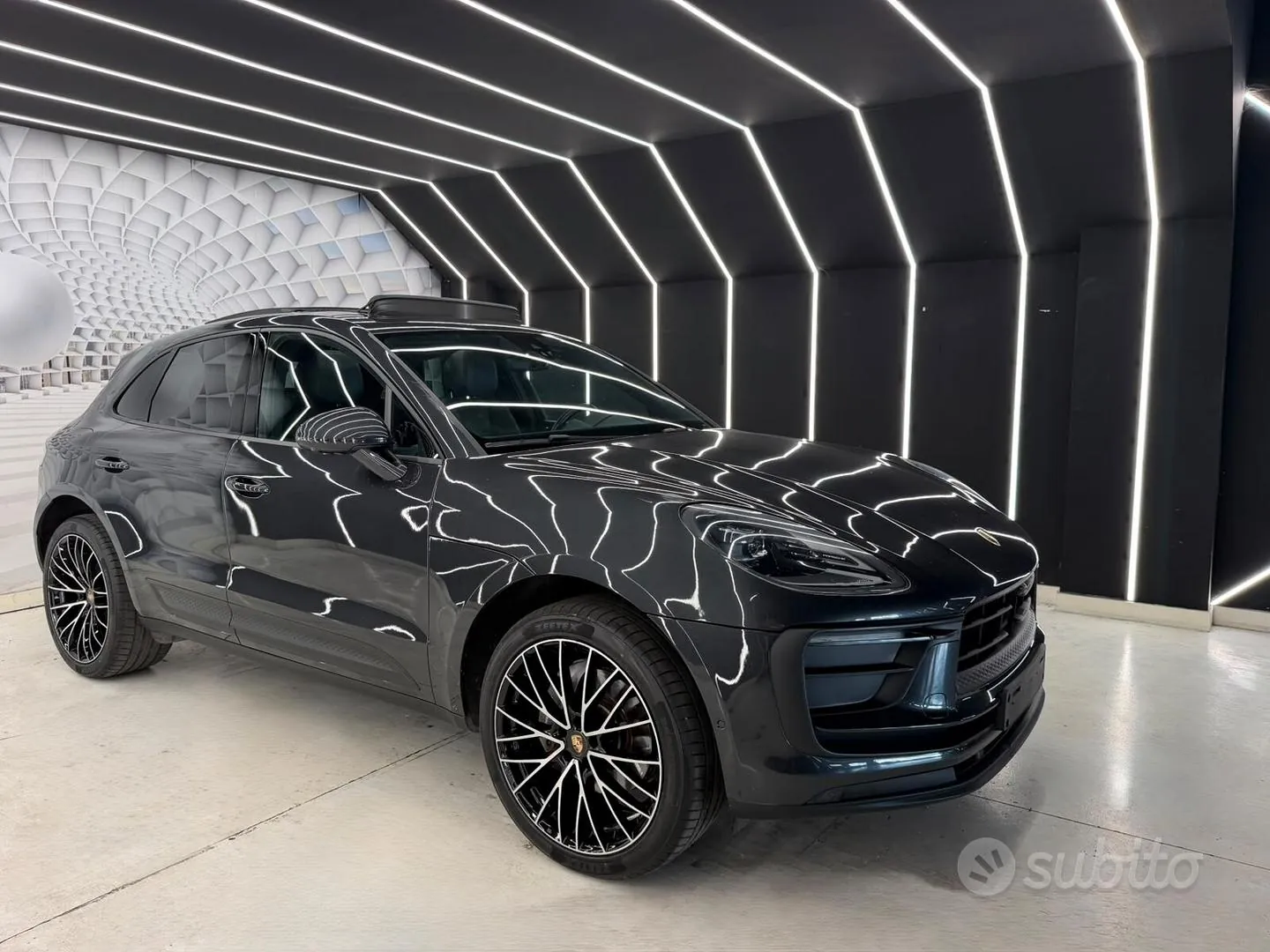 Porsche Macan 2023 photo 2