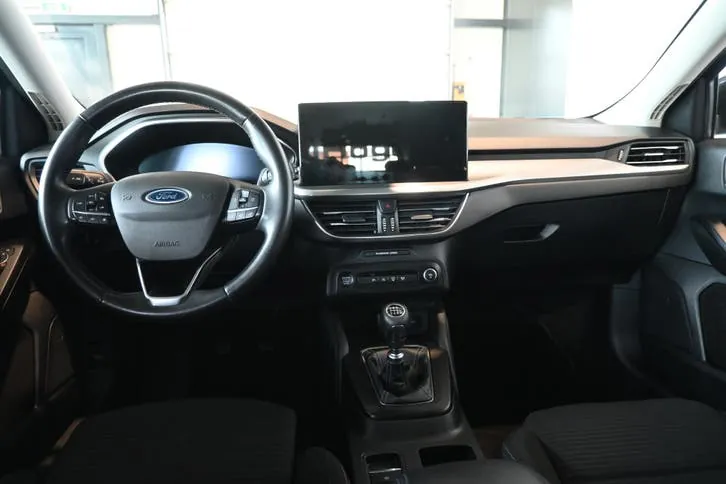 Ford Focus 2023 photo 2