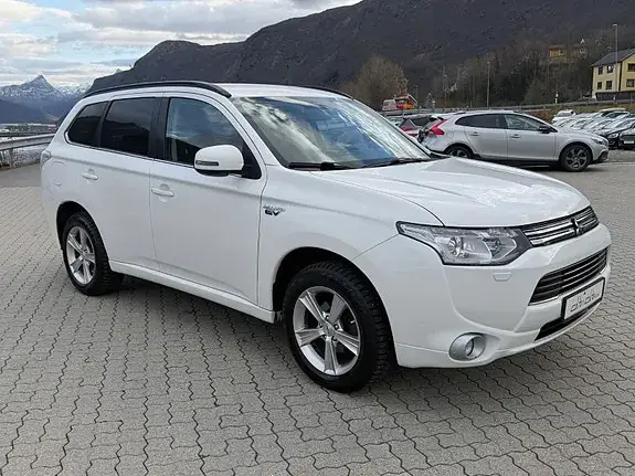 Mitsubishi Outlander 2015 photo 2