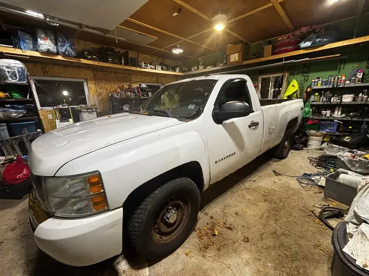 Chevrolet Silverado 1500 2011 photo 2
