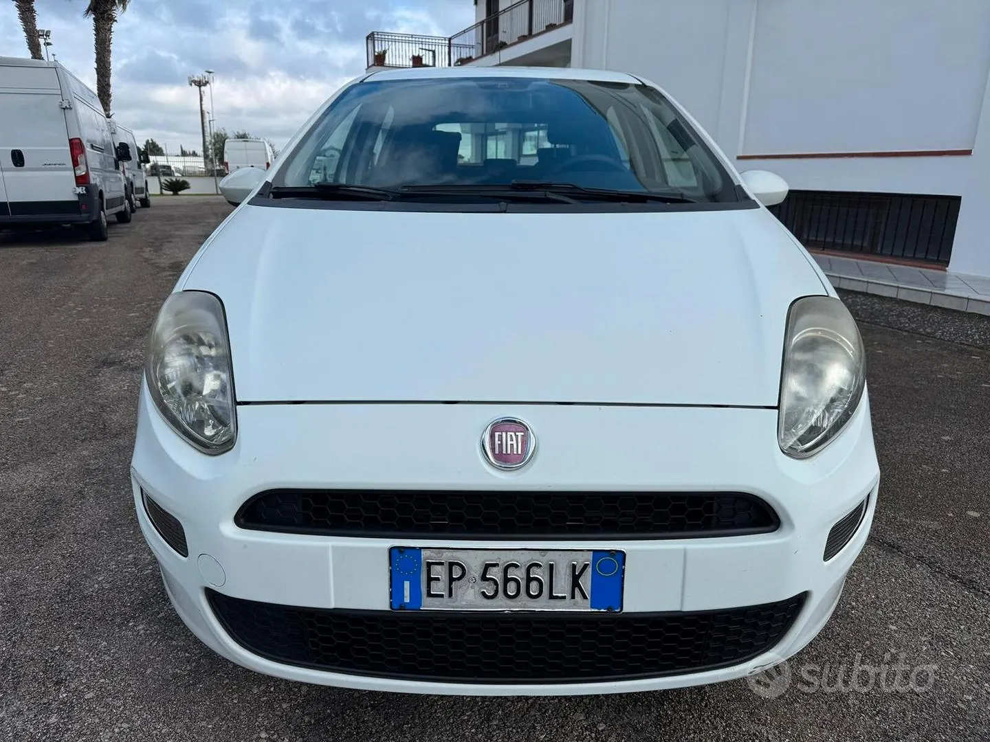 Fiat Punto 2012 photo 2