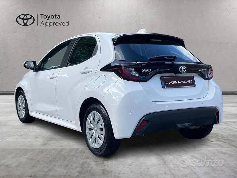 Toyota Yaris 2023 photo 4
