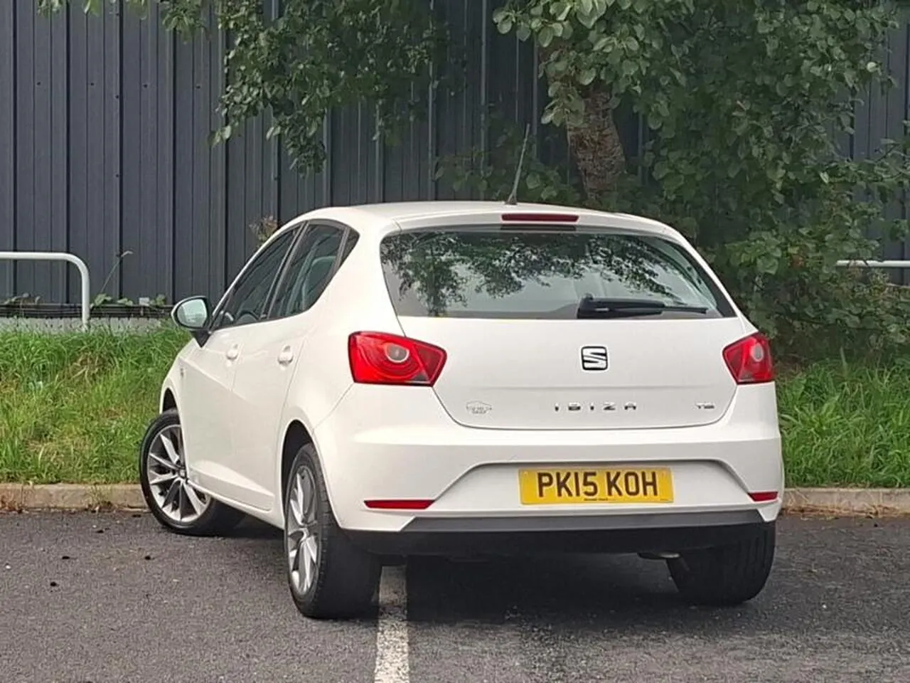 Seat Ibiza 2015 photo 2