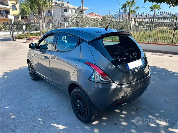 Lancia Ypsilon 2015 photo 3