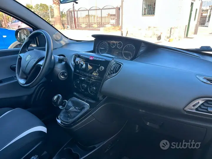 Lancia Ypsilon 2015 photo 5
