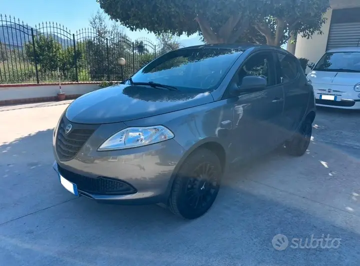 Lancia Ypsilon 2015 photo 2