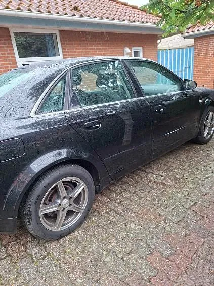 Audi A4 2004 photo 2