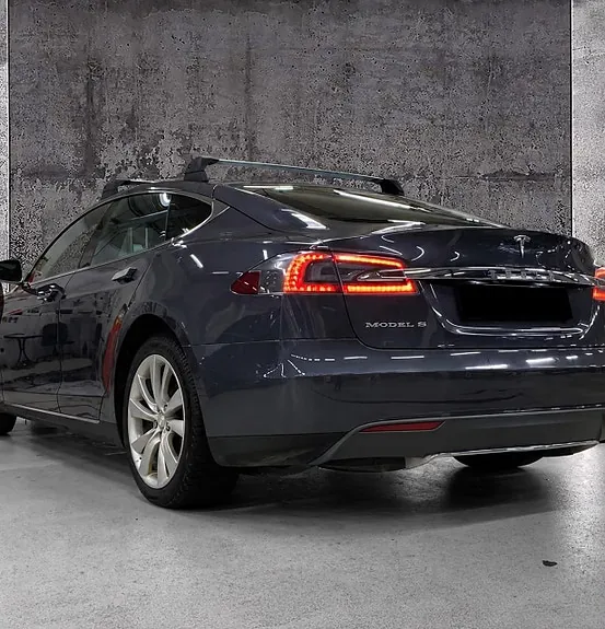 Tesla Model S 2015 photo 2