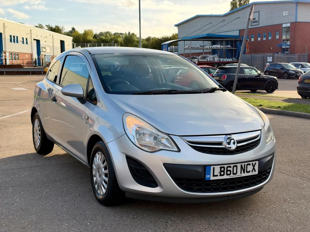 Vauxhall Corsa 2011 photo 2