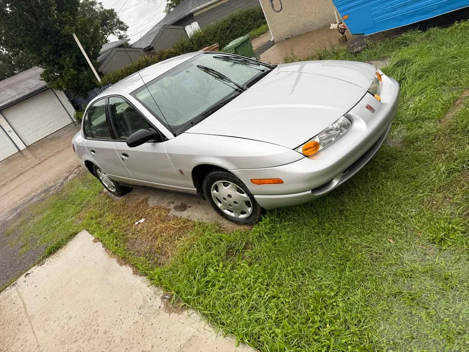 Saturn Sl-1 2002 photo 5