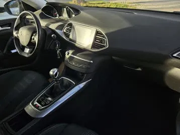 Peugeot 308 2018 photo 2
