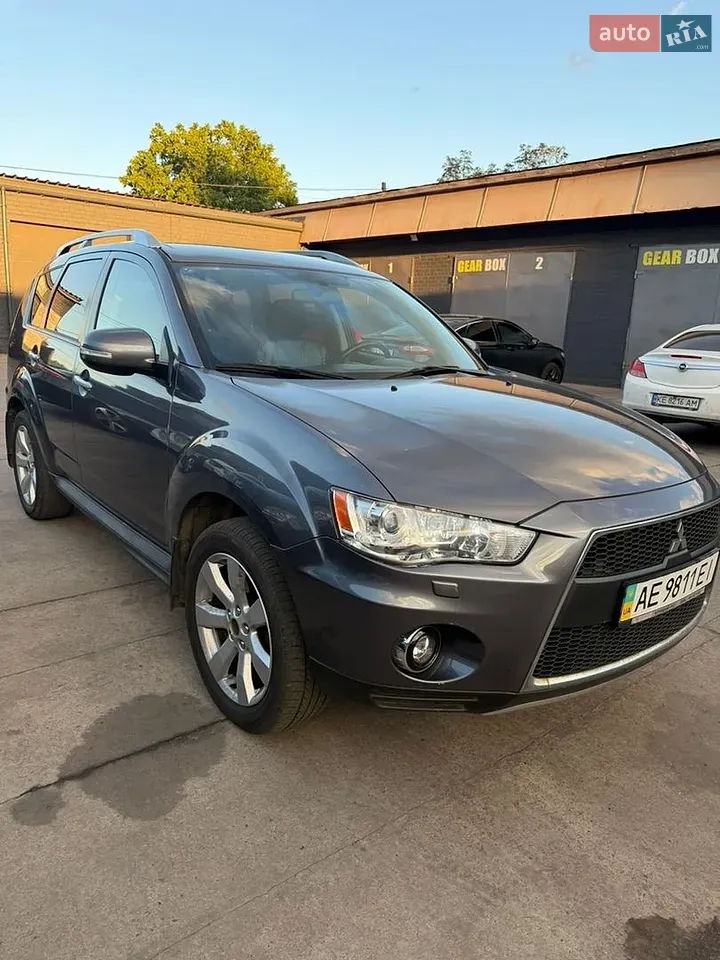 Mitsubishi Outlander 2010 photo 2
