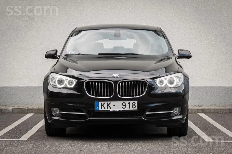 BMW 530 2012 photo 2