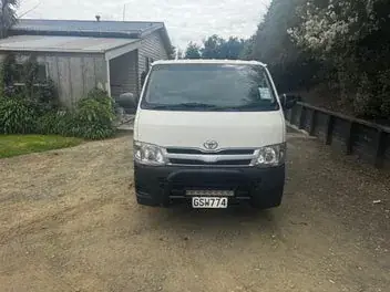 Toyota Hiace 2013 photo 4