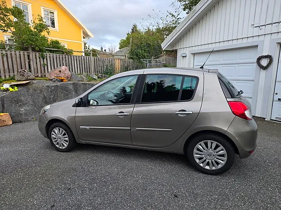 Renault Clio 2011 photo 2