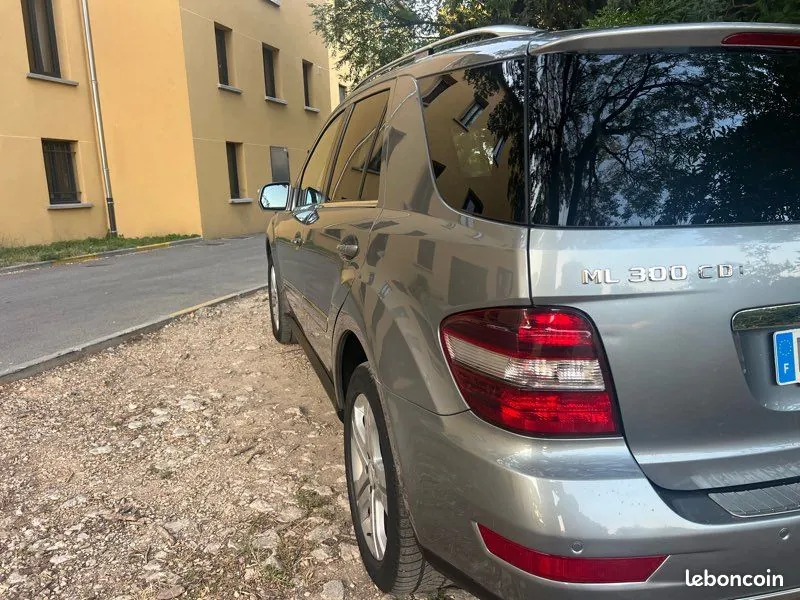 Mercedes-Benz R-Class 2010 photo 5