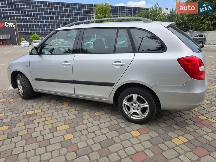Skoda Fabia 2009 photo 5