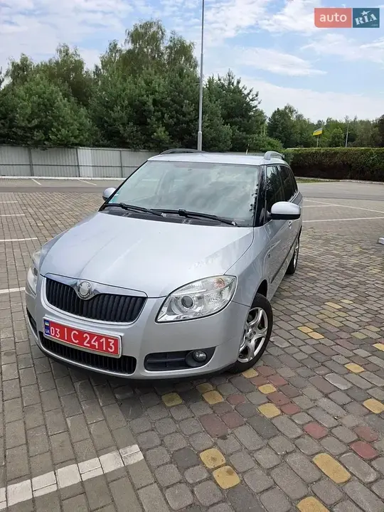 Skoda Fabia 2009 photo 2