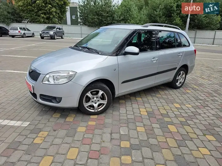 Skoda Fabia 2009 photo 3