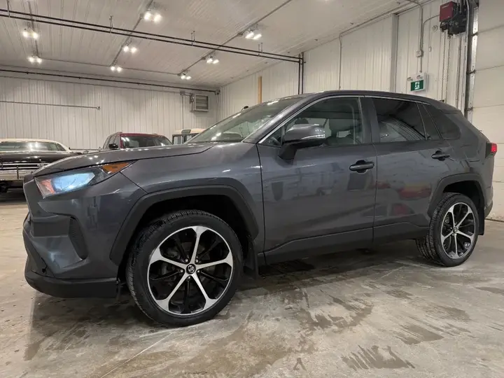 Toyota Rav4 2022 photo 2