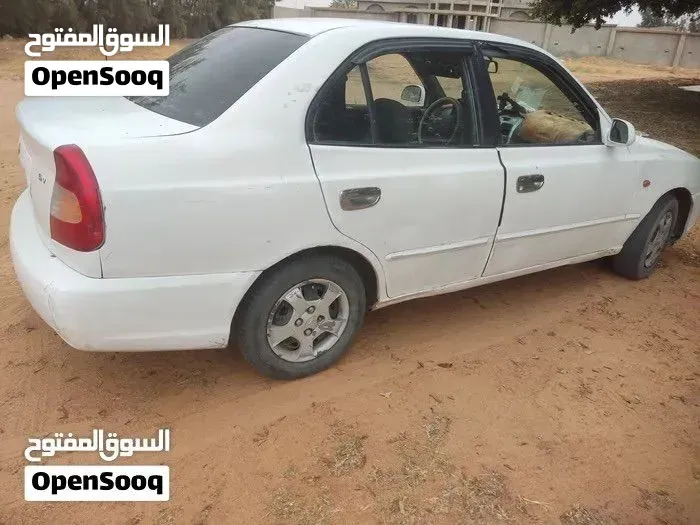 Hyundai Verna 2005 photo 2