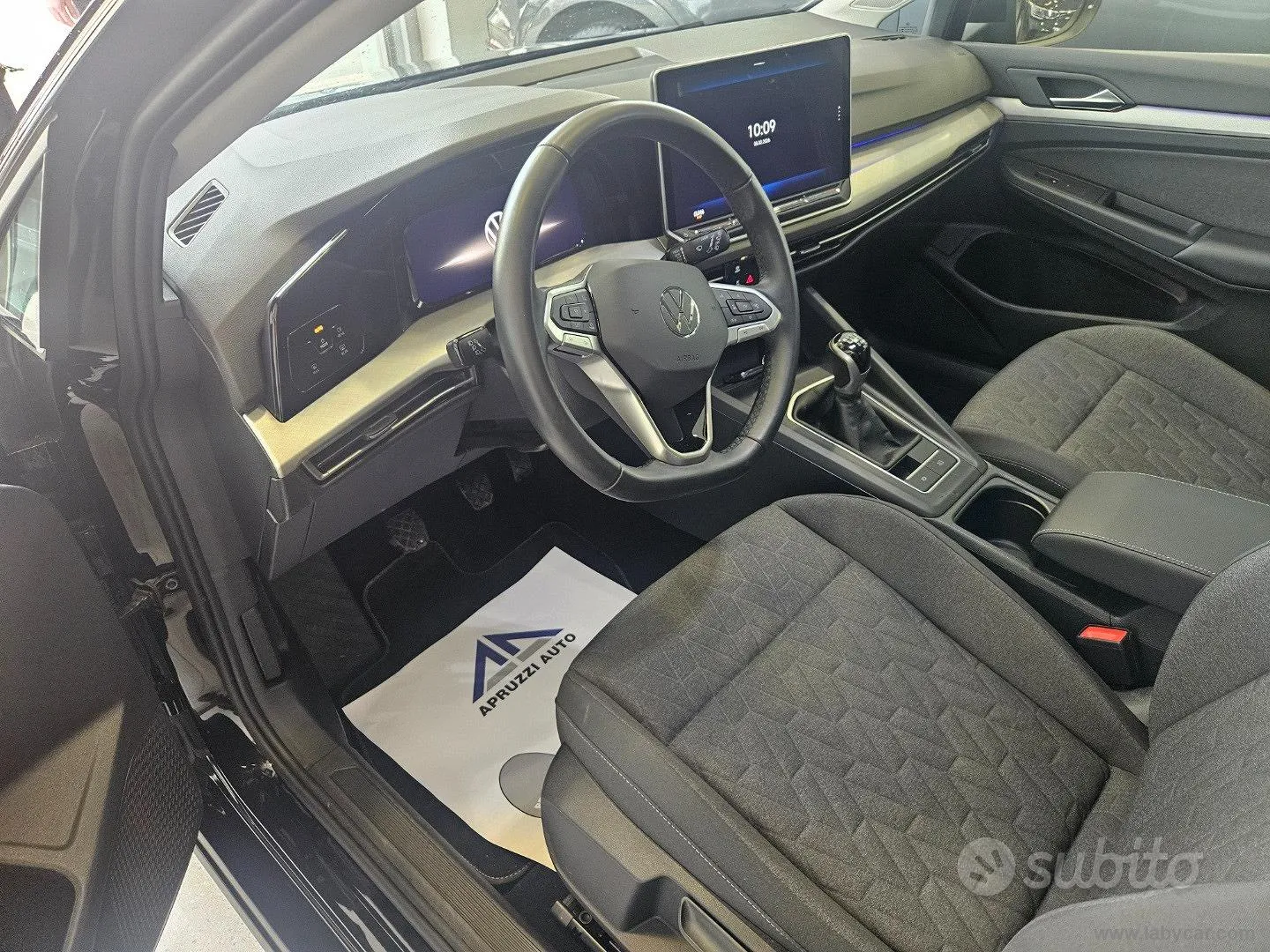Volkswagen Golf 2025 photo 5